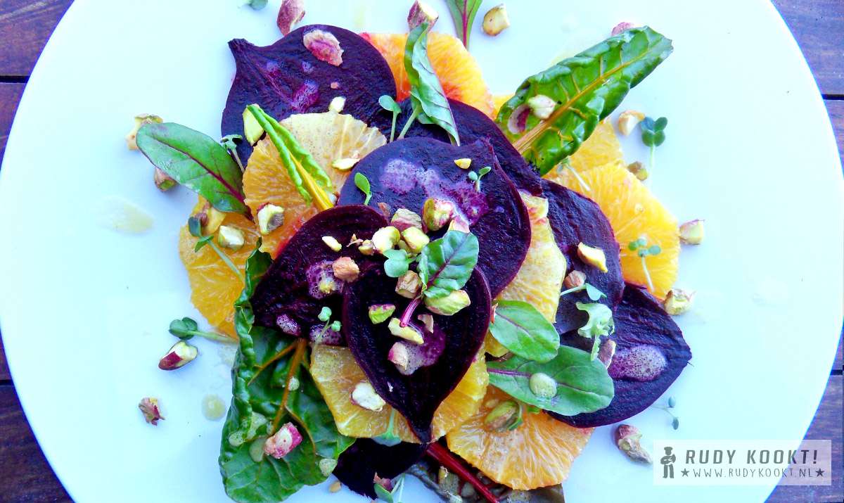 Rode biet & sinaasappel salade met miso, mosterd en honing Rode biet & sinaasappel salade met miso, mosterd en honing