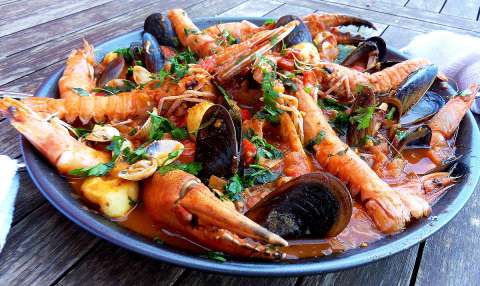 Zarzuela de mariscos: Spaanse visschotel