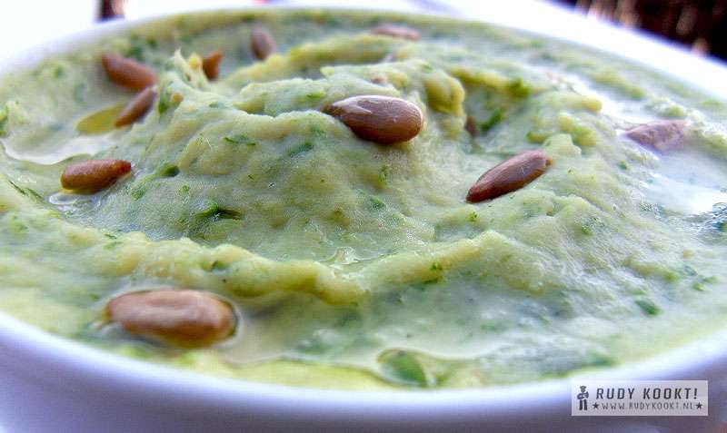 Hummus van witte bonen met rucola Hummus van witte bonen met rucola